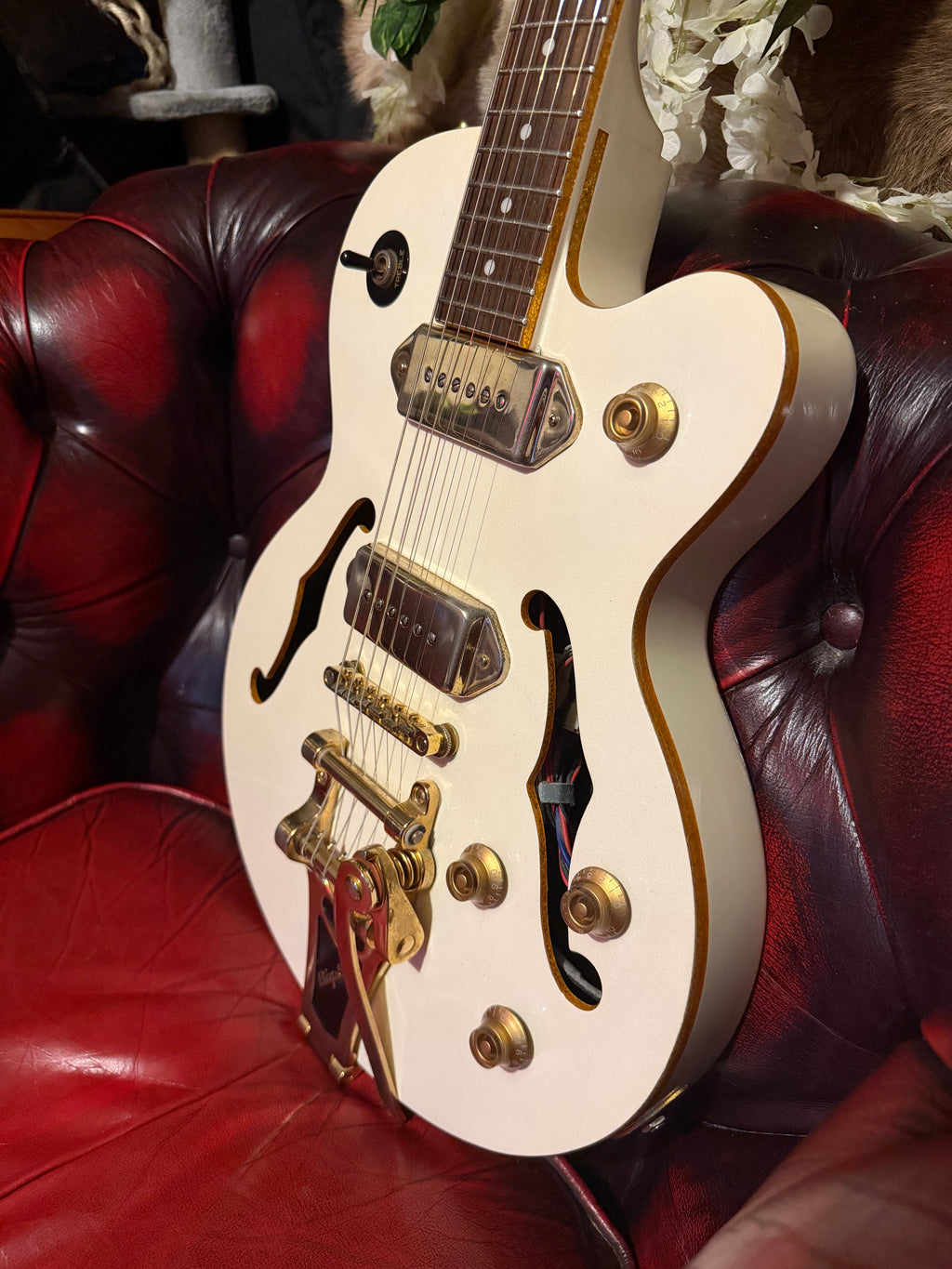 Tallulah! - Epiphone Wildkat Royale | Pearl White | Bigsby B70 | Hard Case