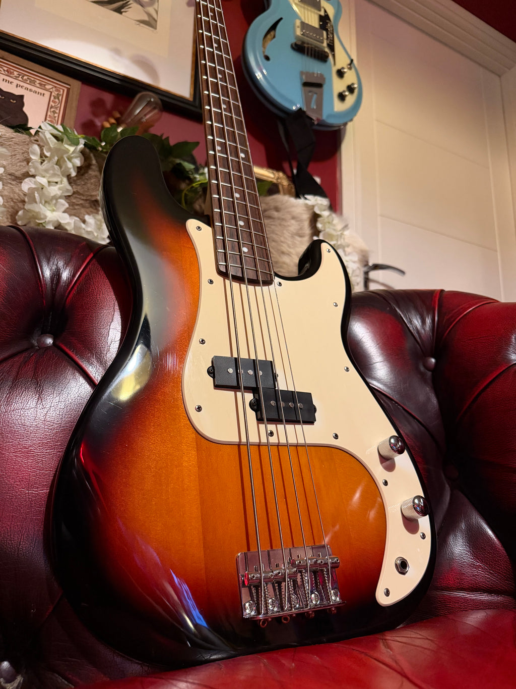 Bernadette! - Squier Affinity Precision Bass | Sunburst | Hard Case Included