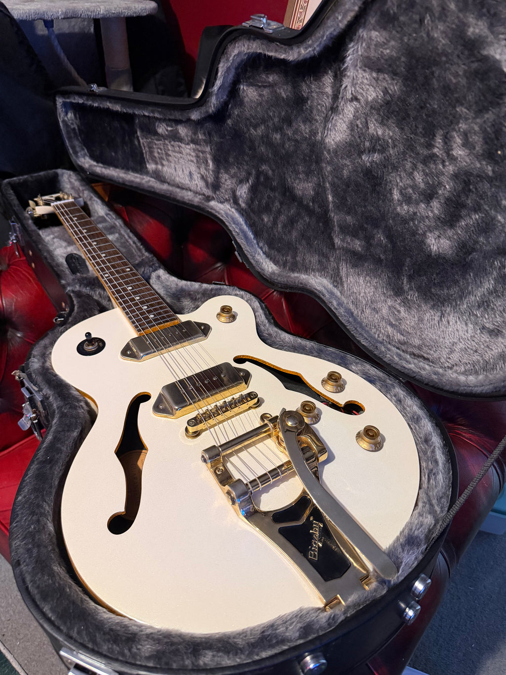 Tallulah! - Epiphone Wildkat Royale | Pearl White | Bigsby B70 | Hard Case