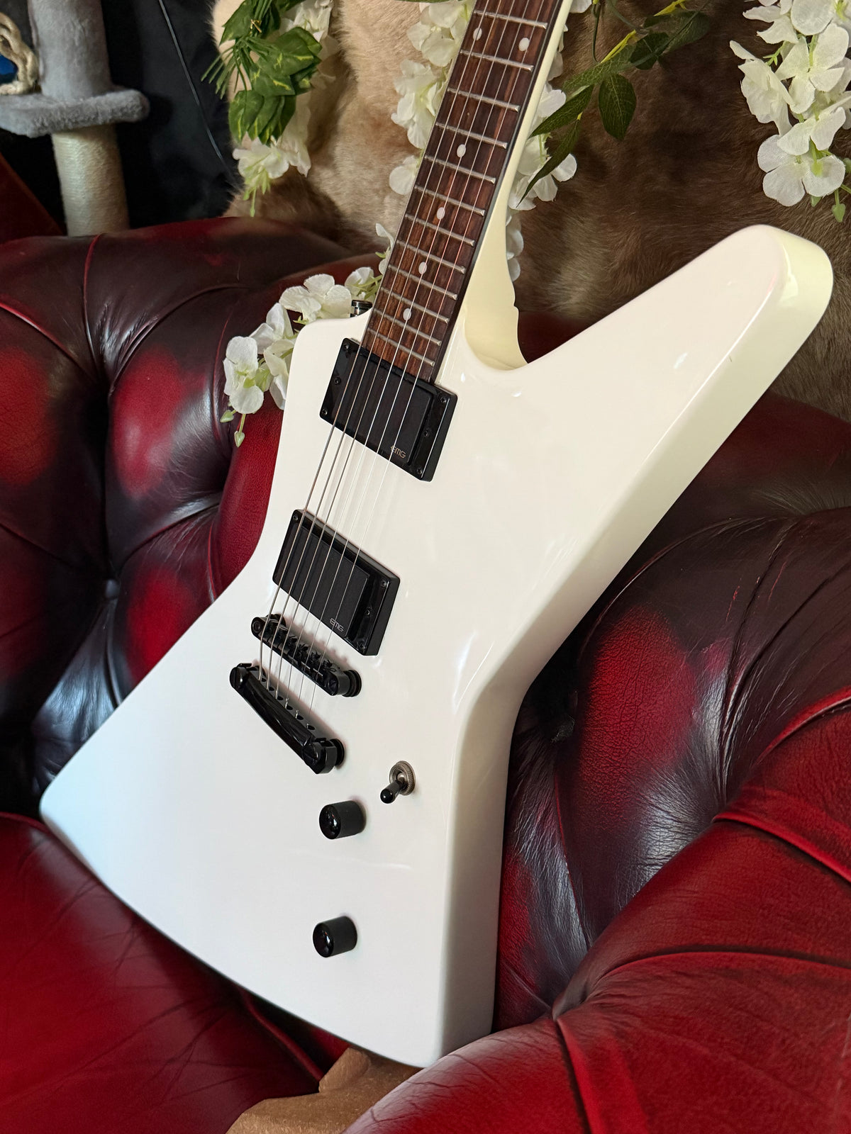 Skadi! - Epiphone “1984” Explorer EX • 2015 • Alpine White • EMG 81/85
