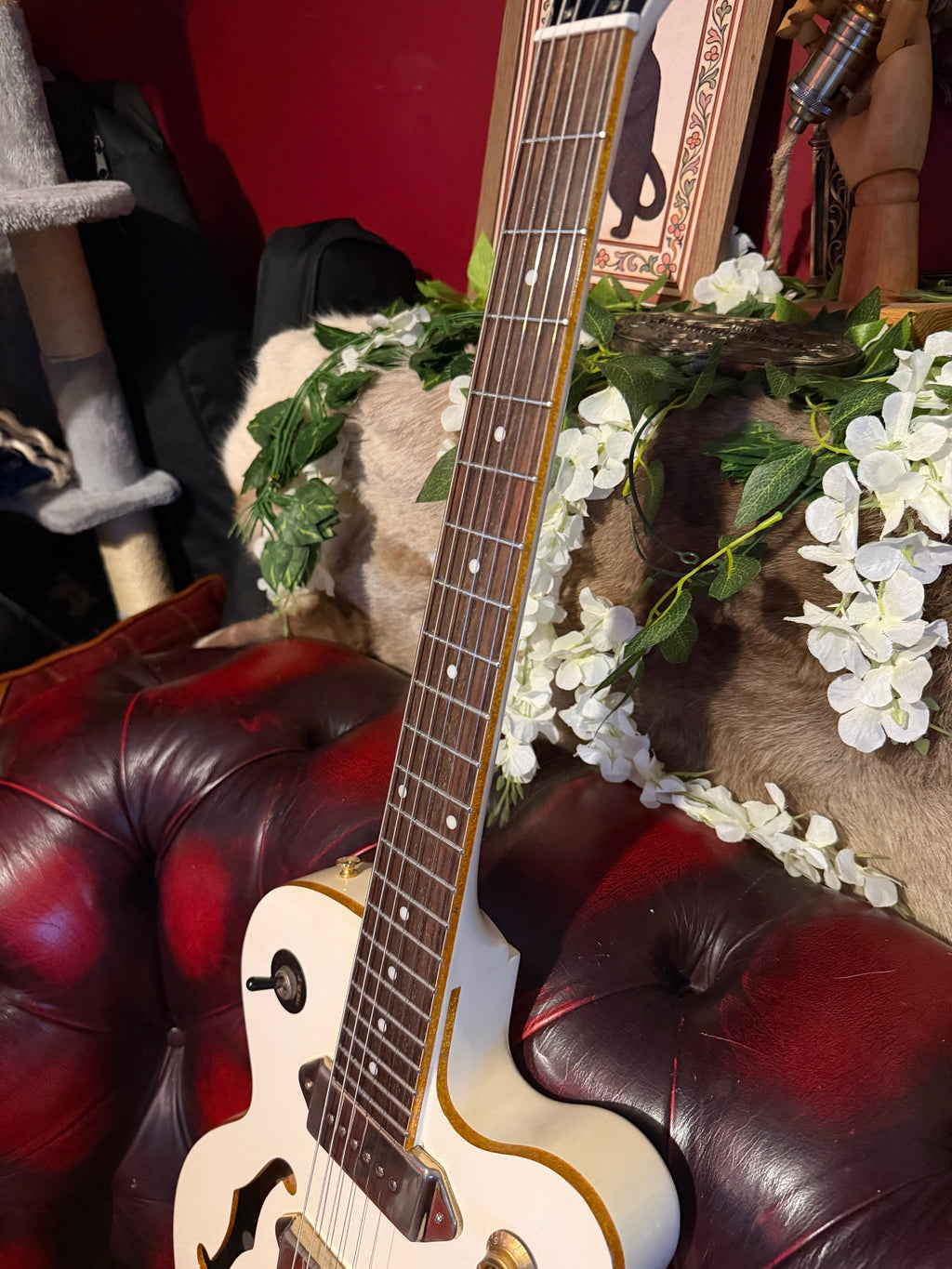 Tallulah! - Epiphone Wildkat Royale | Pearl White | Bigsby B70 | Hard Case