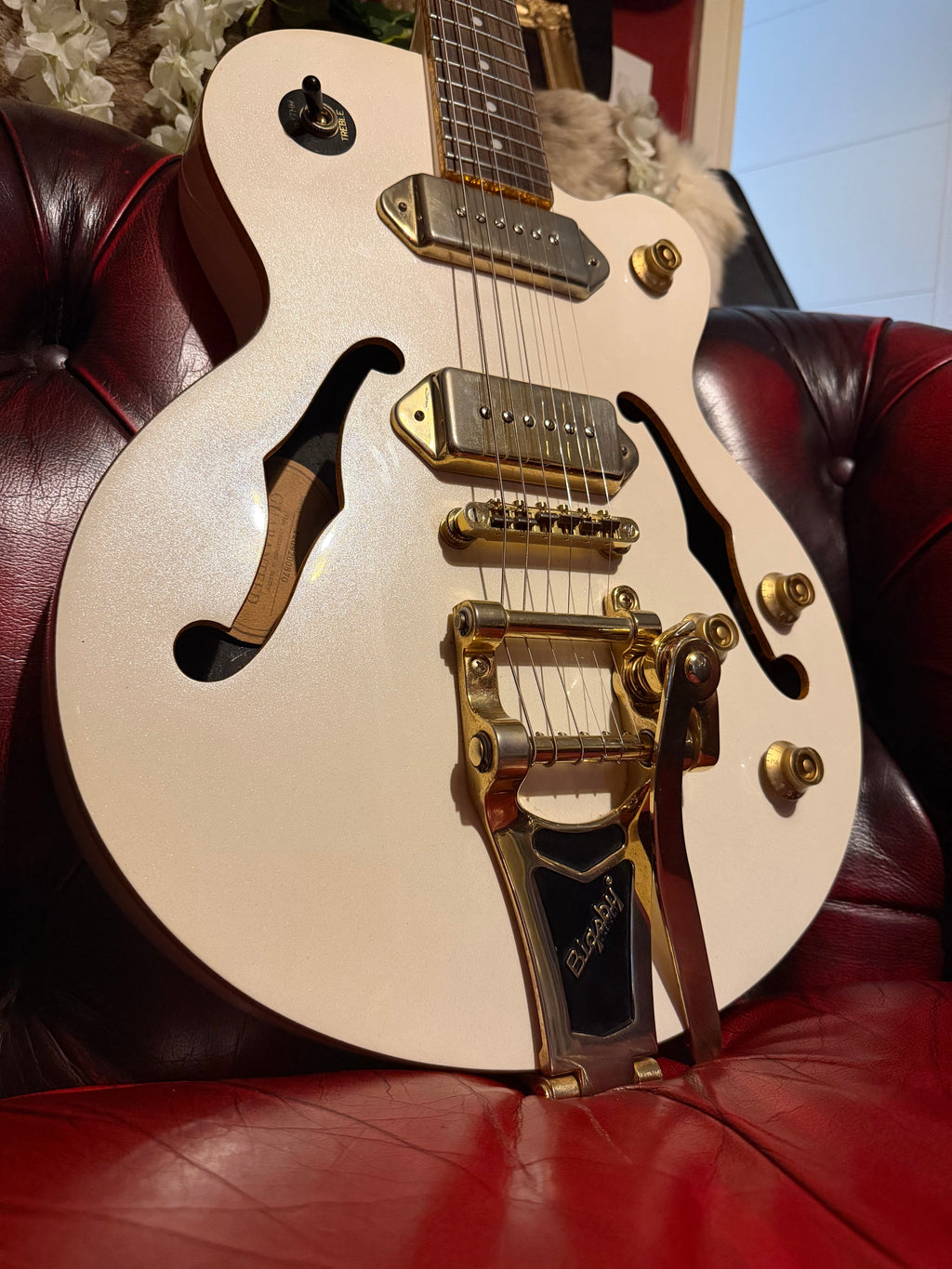 Tallulah! - Epiphone Wildkat Royale | Pearl White | Bigsby B70 | Hard Case