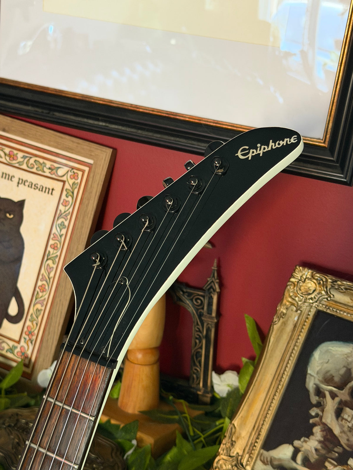 Skadi! - Epiphone “1984” Explorer EX • 2015 • Alpine White • EMG 81/85