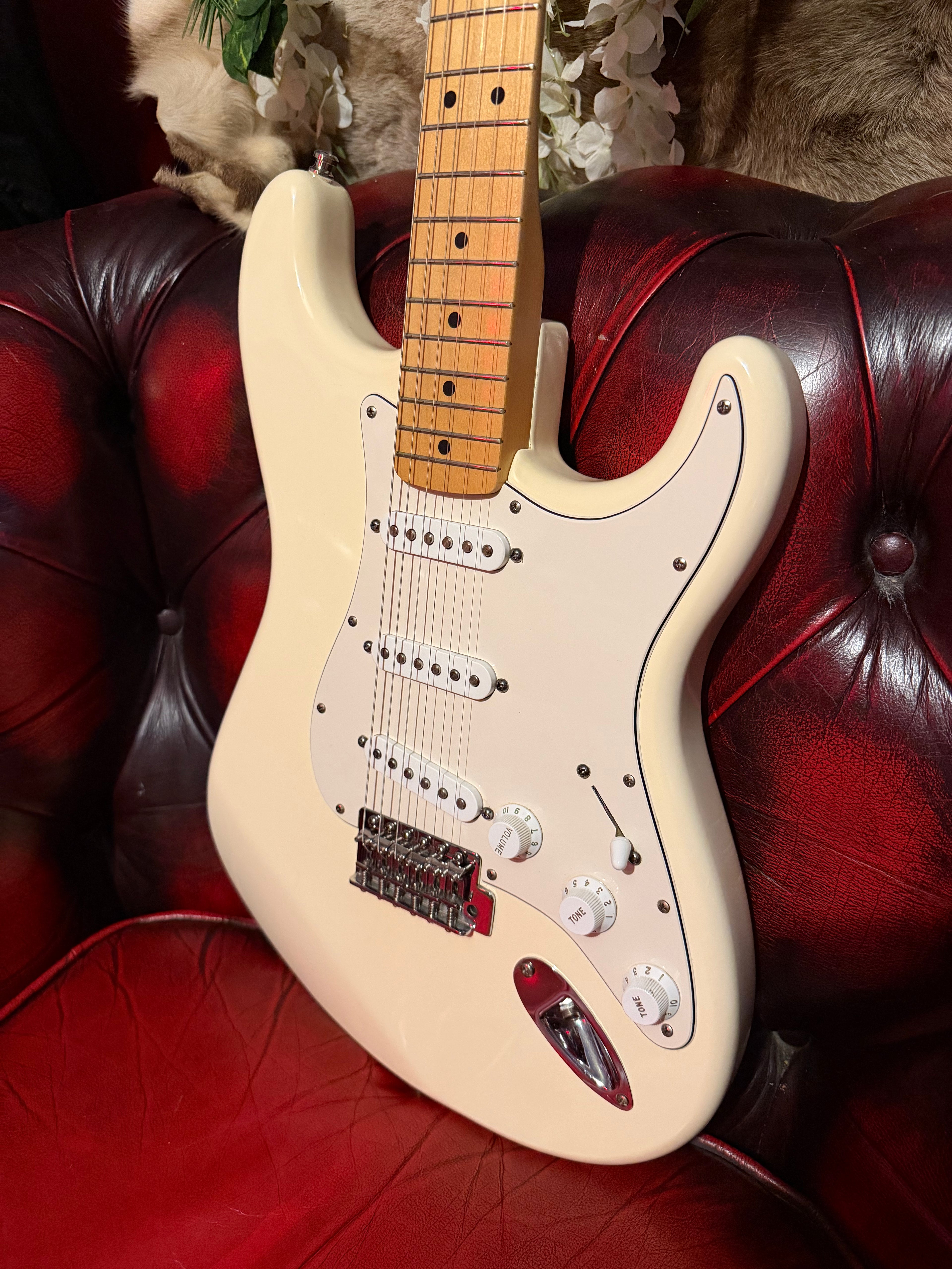Pearl! – Fender Standard Stratocaster 2004, Arctic White