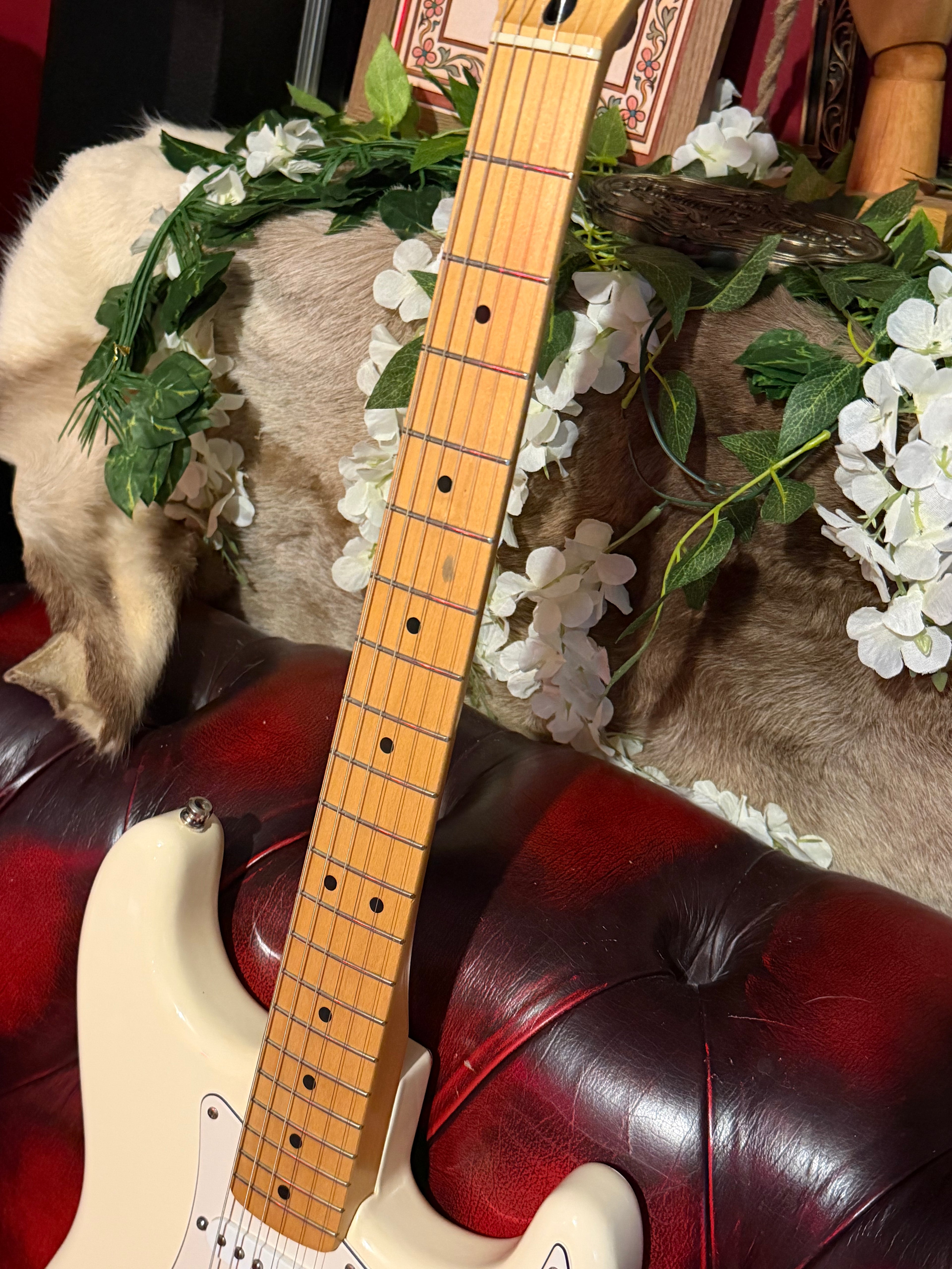 Pearl! – Fender Standard Stratocaster 2004, Arctic White