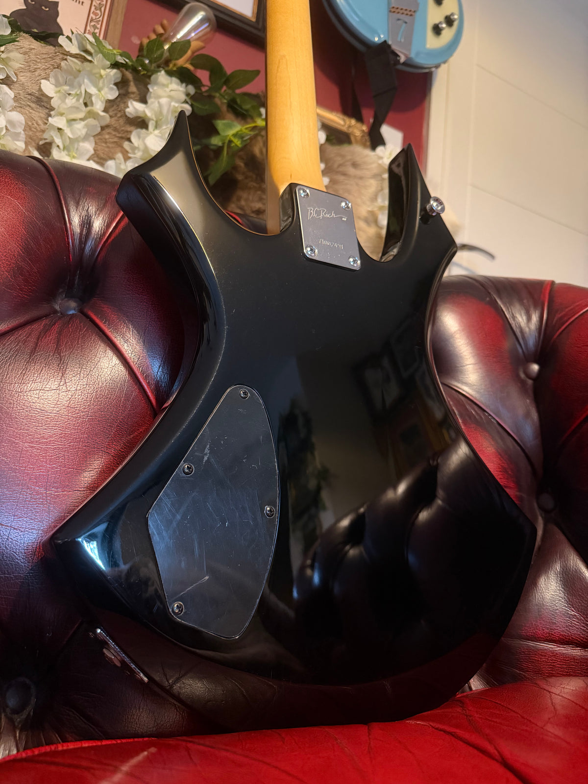 Morticia! - B.C. Rich Virgin VG1 – Gloss Black